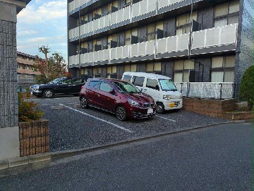14/14 駐車場