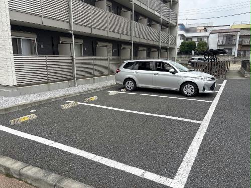 14/14 駐車場