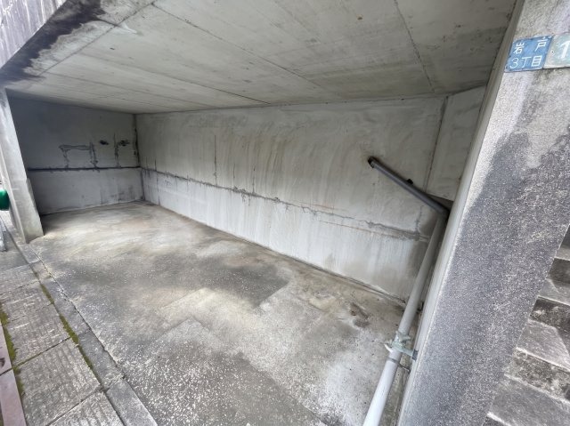 15/15 駐車場
