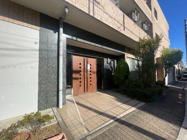 13/18 エントランス