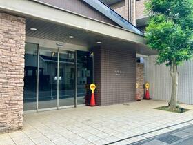 16/16 エントランス