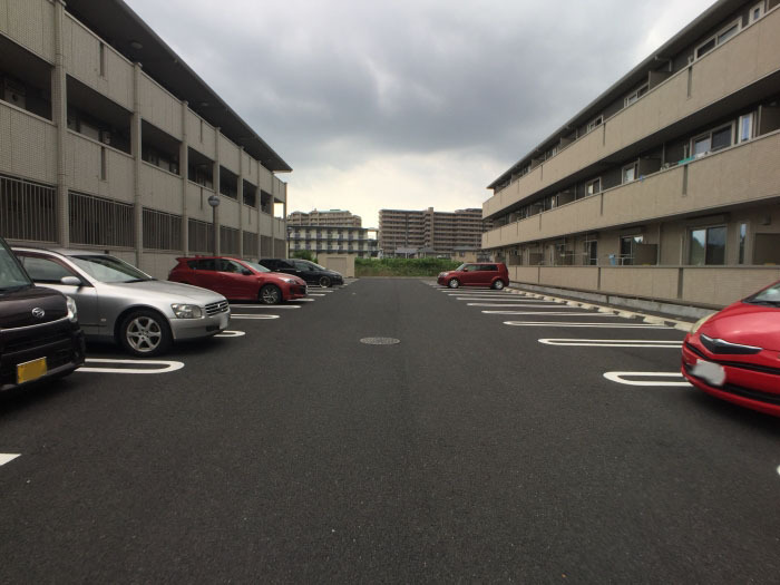 18/28 駐車場