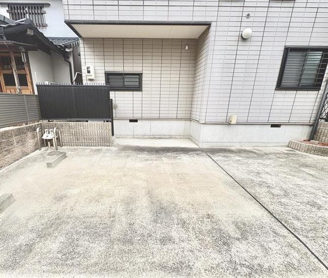 18/18 駐車場