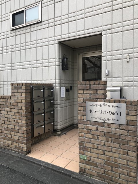 27/29 エントランス