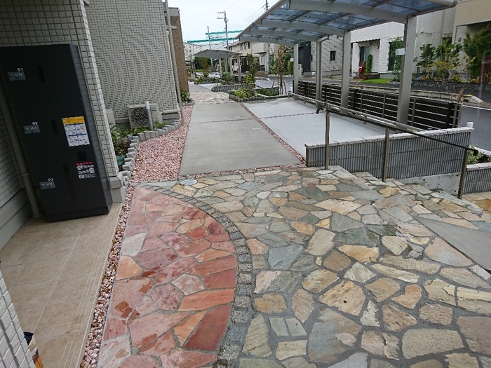 18/23 エントランス