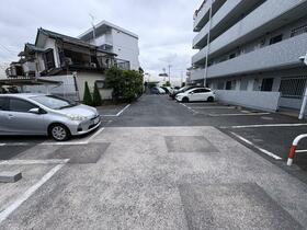 13/14 駐車場