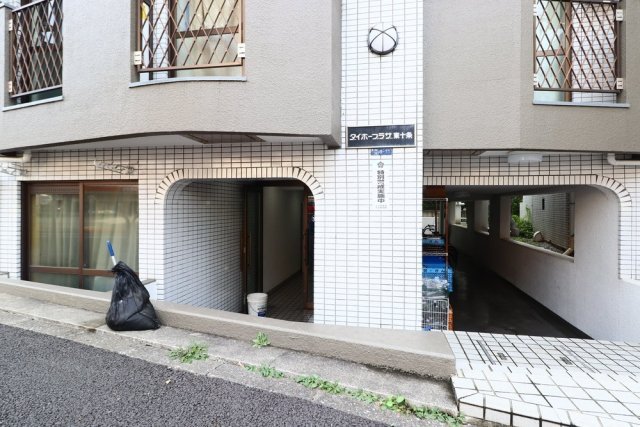 24/29 エントランス