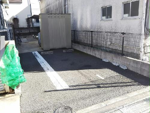 13/13 駐車場
