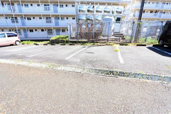 16/16 駐車場