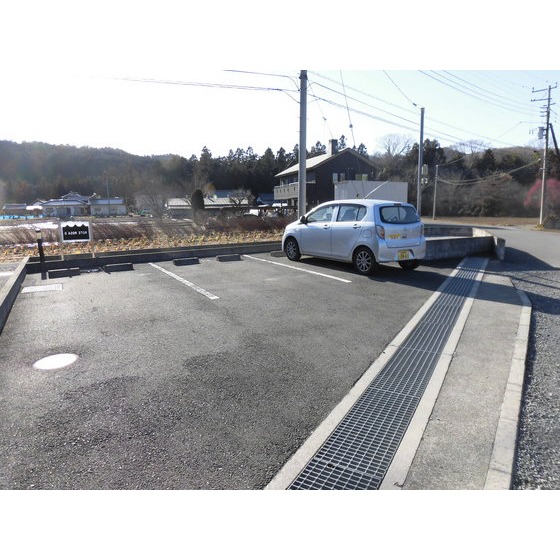18/18 駐車場