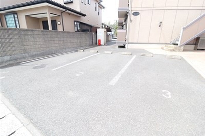 15/15 駐車場
