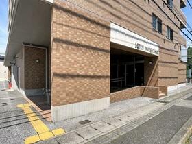 16/16 エントランス