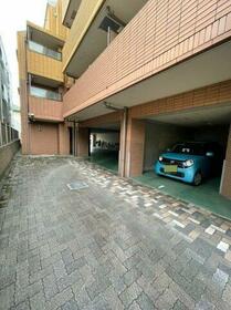 16/16 駐車場
