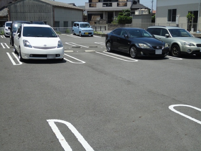 13/13 駐車場