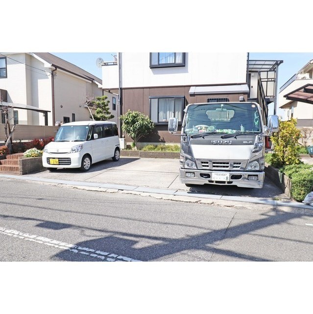18/18 駐車場