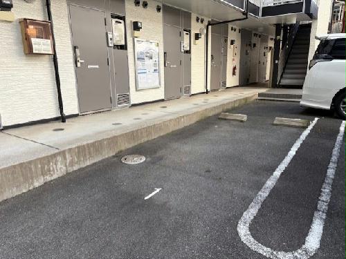 14/14 駐車場
