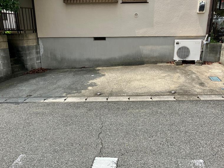 20/20 駐車場