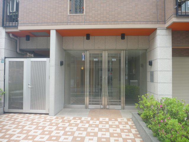 2/2 エントランス