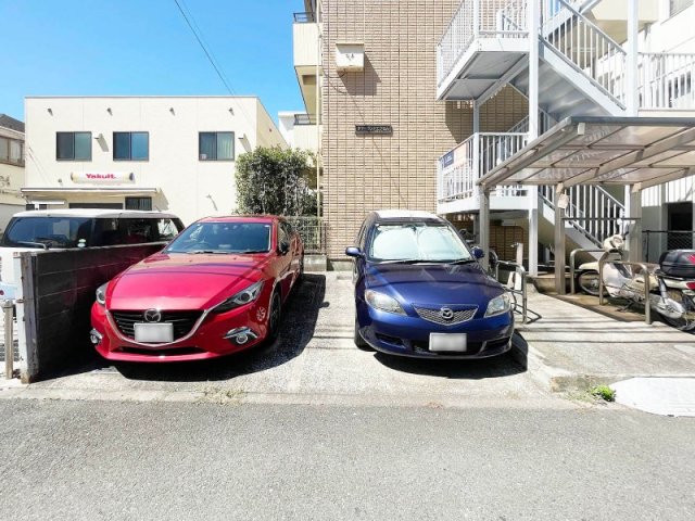 2/4 駐車場