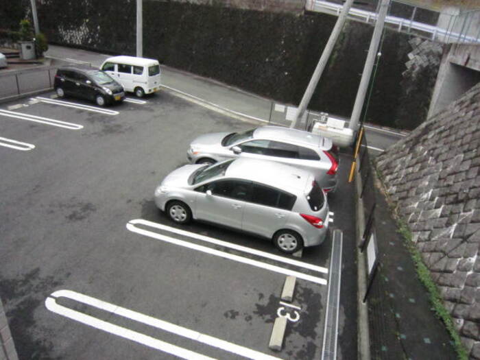 16/20 駐車場