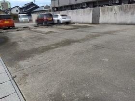 13/13 駐車場