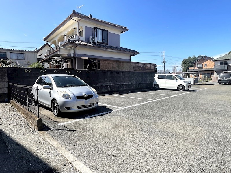 23/28 駐車場