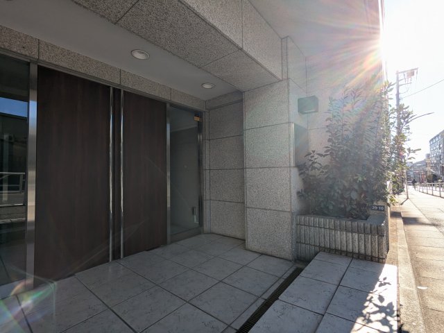 18/21 エントランス