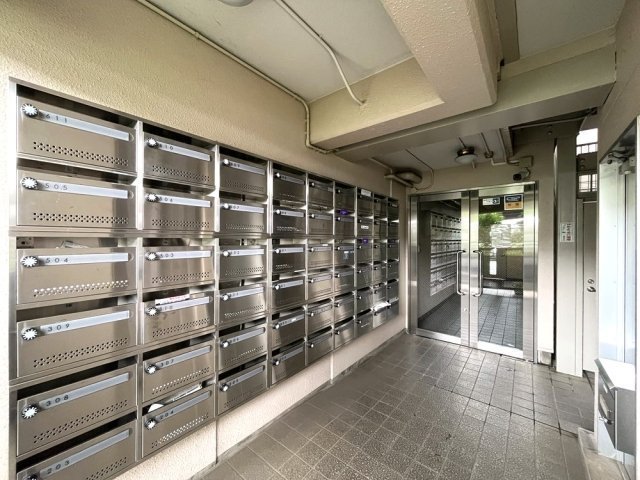 24/30 エントランス