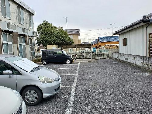 13/14 駐車場
