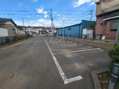 13/16 駐車場