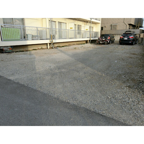 14/15 駐車場
