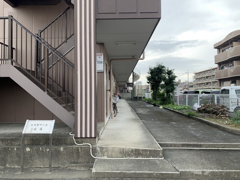 21/30 エントランス
