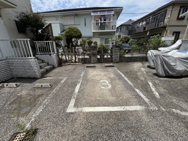 22/27 駐車場