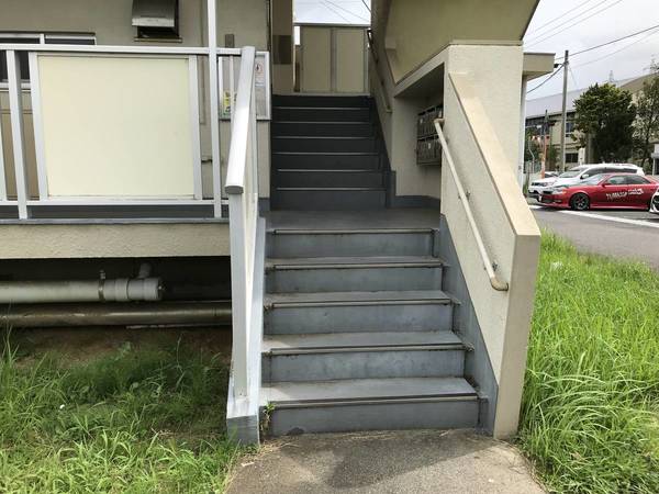 16/27 エントランス