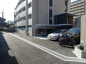 16/16 駐車場