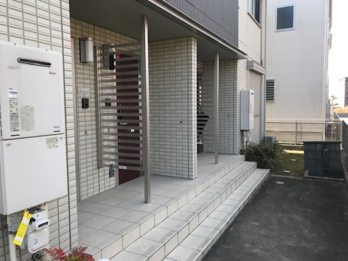 16/16 エントランス