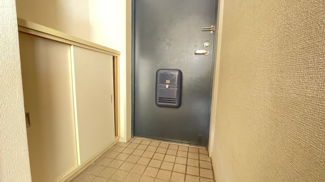13/22 玄関