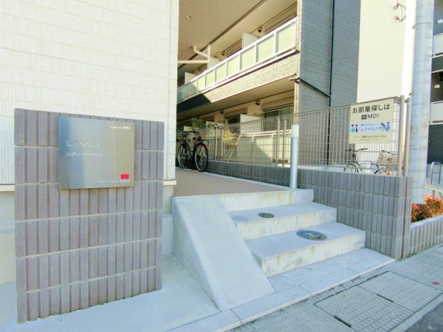 17/25 エントランス