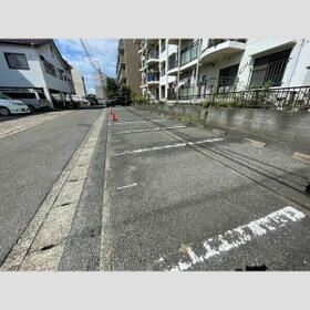 15/15 駐車場