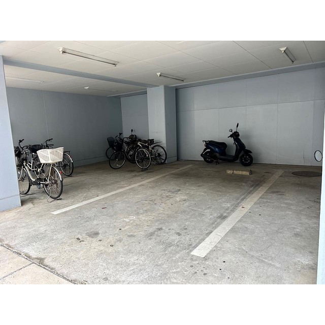 16/16 駐車場