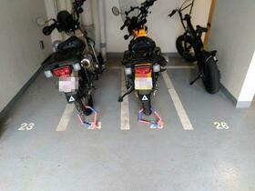 16/16 駐車場