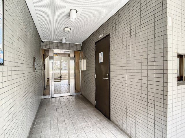 20/21 エントランス