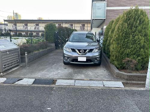13/14 駐車場