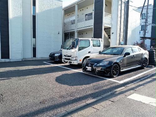 14/14 駐車場