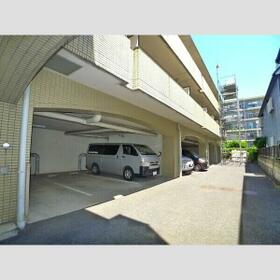 14/14 駐車場
