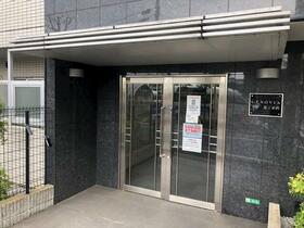 17/17 エントランス