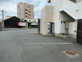 18/18 駐車場