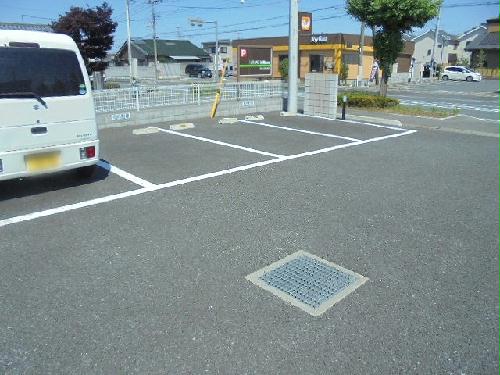 13/13 駐車場