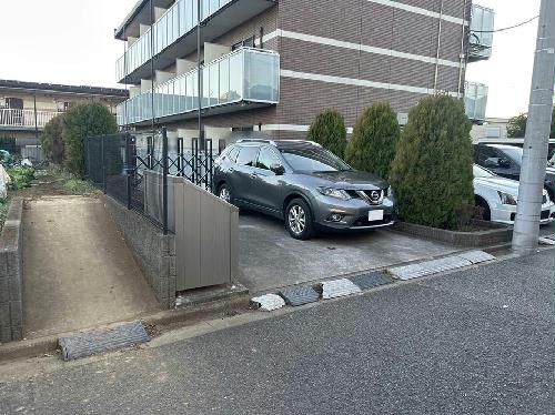 14/14 駐車場