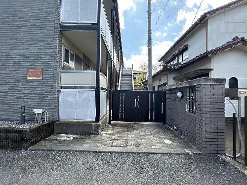 13/13 エントランス